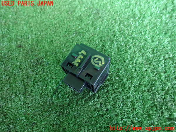 2UPJ-9237776310]ジャガー・XE(JA2ND)スイッチ5 (トランクオープナー) 中古_2