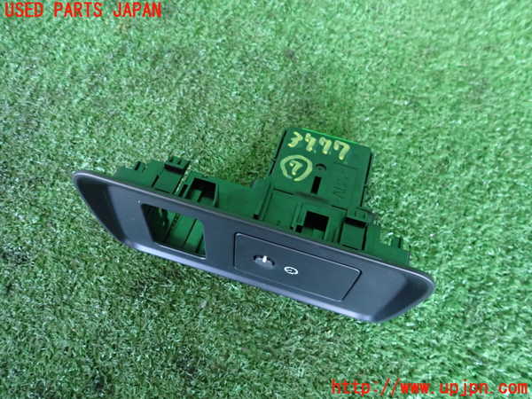 2UPJ-9237776312]ジャガー・XE(JA2ND)スイッチ7 (メーター) 中古_2