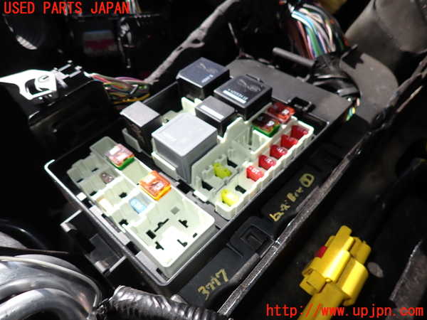 2UPJ-9237776743]ジャガー・XE(JA2ND)ヒューズボックス3 中古_2