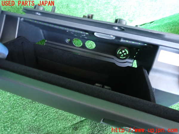 2UPJ-9237777516]ジャガー・XE(JA2ND)グローブボックス1 中古_3