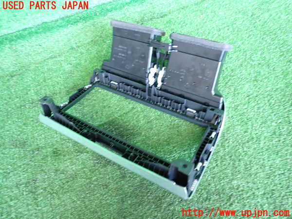 2UPJ-9237777526]ジャガー・XE(JA2ND)エアコン吹き出し口1 (真中) 中古_3