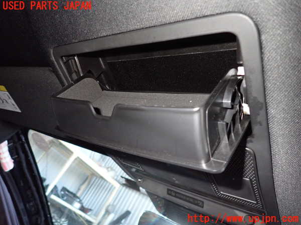 2UPJ-9237776411]ジャガー・XE(JA2ND)ルームランプ1 (1列目真中) 中古_2