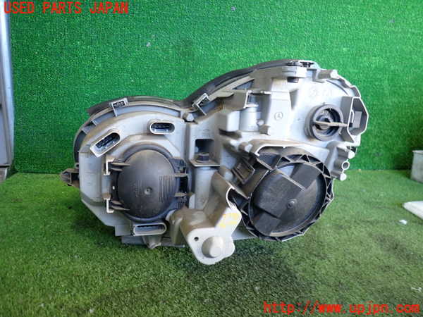 2UPJ-9237781130]ベンツ C180 コンプレッサー ステーションワゴン(203246)右ヘッドライト HID 中古_2