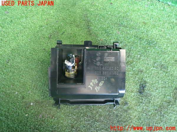 2UPJ-9237787821]ベンツ C180 コンプレッサー ステーションワゴン(203246)灰皿1 中古_3