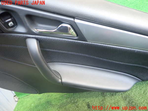 2UPJ-9237781294]ベンツ C180 コンプレッサー ステーションワゴン(203246)右後ドア内張り 中古_2