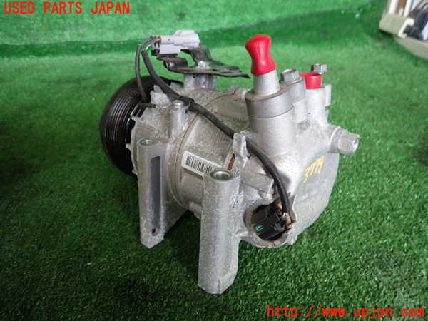 2UPJ-9237796025]レヴォーグ(VN5)エアコンコンプレッサー 中古_2
