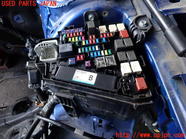 2UPJ-9237796743]レヴォーグ(VN5)ヒューズボックス3(EGルーム内助手席側) 中古_2