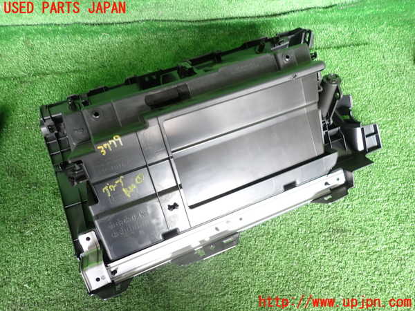 2UPJ-9237797516]レヴォーグ(VN5)グローブボックス1 中古_3