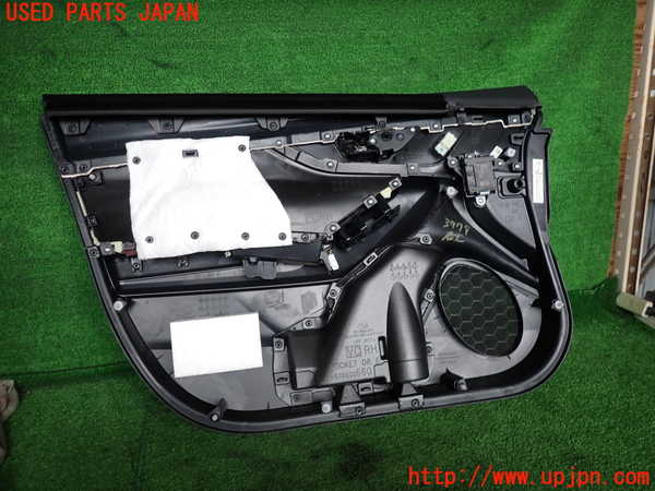 2UPJ-9237791234]レヴォーグ(VN5)右前ドア内張り 中古_3