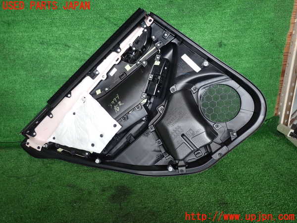 2UPJ-9237791294]レヴォーグ(VN5)右後ドア内張り 中古_3