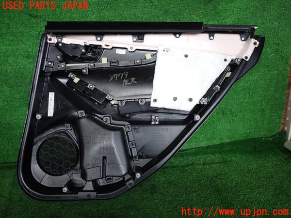 2UPJ-9237791324]レヴォーグ(VN5)左後ドア内張り 中古_3