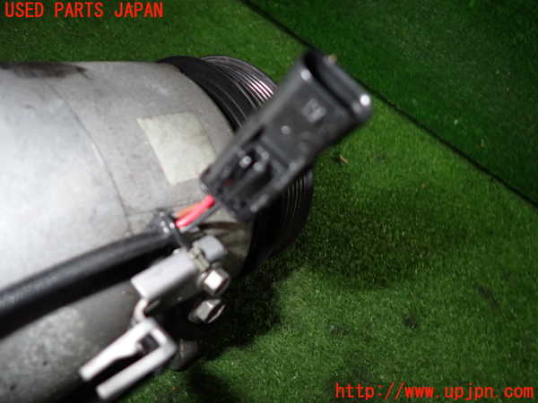 2UPJ-9237806025]BMW X1(HT20)エアコンコンプレッサー (ジャンク品) 中古 (F48)_4
