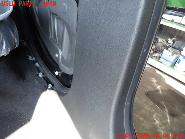 2UPJ-9237807670]BMW X1(HT20)左センターピラートリム 中古 (F48)_4