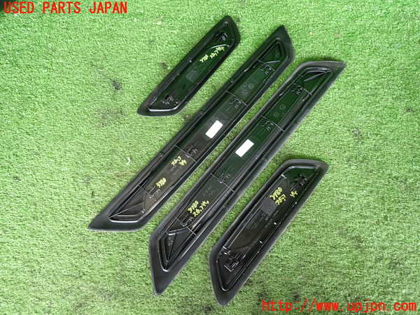 2UPJ-9237807740]BMW X1(HT20)スカッフプレート 中古 (F48)_5