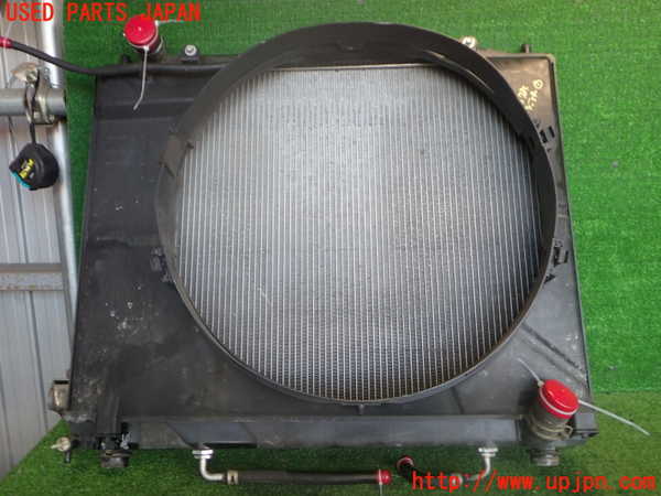 2UPJ-9237822321]パジェロ(V98W)ラジエーター1 中古_2