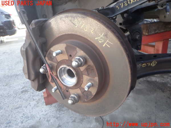 2UPJ-9237824290]パジェロ(V98W)右フロントナックルハブ 中古_2