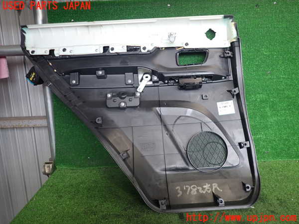 2UPJ-9237821294]パジェロ(V98W)右後ドア内張り 中古_3
