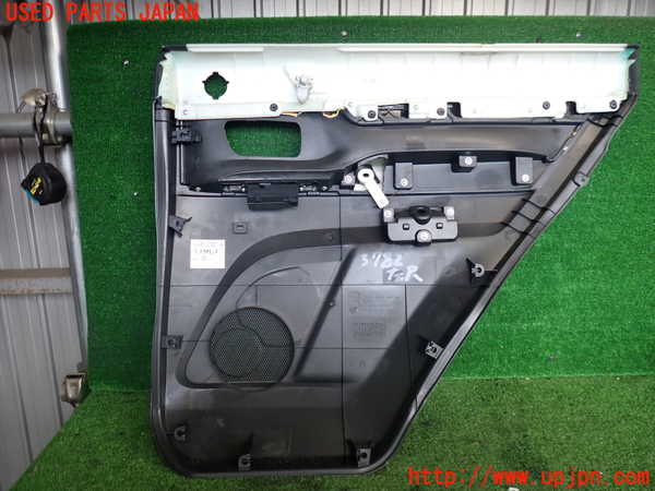 2UPJ-9237821324]パジェロ(V98W)左後ドア内張り 中古_3