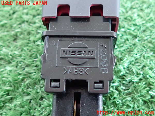 2UPJ-9237846290]ノート NISMO(E12)ハザードスイッチ 中古_3