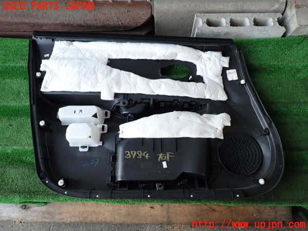 2UPJ-9237841234]ノート NISMO(E12)右前ドア内張り 中古_4