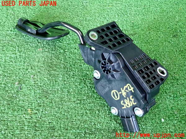 2UPJ-9237856381]レクサス・IS250(GSE25)センサー1(アクセルペダル) 中古_2
