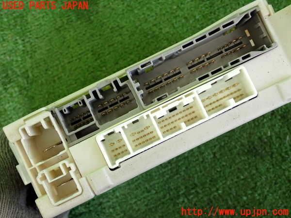 2UPJ-9237856742]レクサス・IS250(GSE25)ヒューズボックス2(室内助手席側) 中古_4