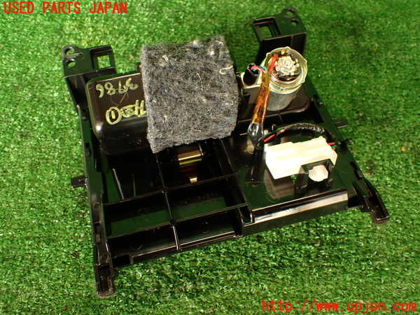 2UPJ-9237867821]レクサス・IS250(GSE20)灰皿1 中古_4