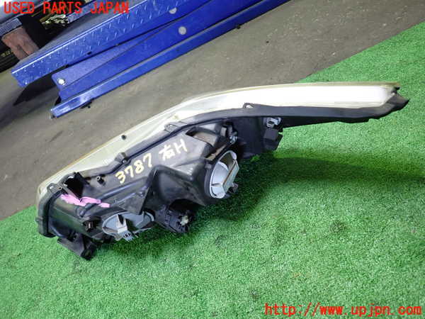 1UPJ-9237871130]ストリーム(RN8)右ヘッドライト HID 中古_2