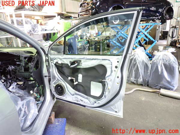 1UPJ-9237871230]ストリーム(RN8)右前ドア 中古 AGC M2H4 43R-00034_5