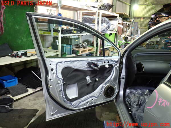 1UPJ-9237871260]ストリーム(RN8)左前ドア 中古 AGC M2H4 43R-00034_5