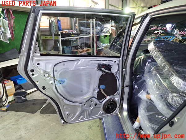 1UPJ-9237871320]ストリーム(RN8)左後ドア 中古 AGC M2L3 43R-00150_5