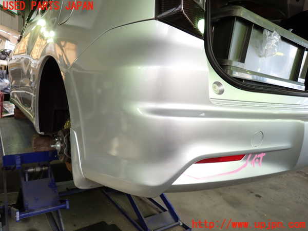 1UPJ-9237871610]ストリーム(RN8)リアバンパー 中古_4