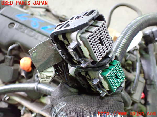 1UPJ-9237872010]ストリーム(RN8)エンジン R20A 中古_3