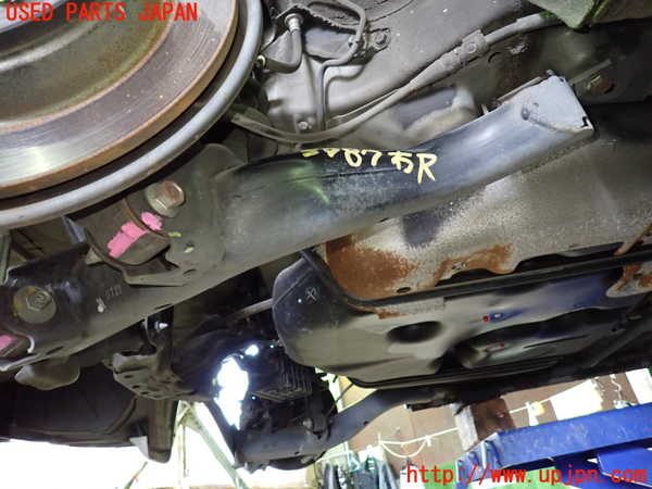 1UPJ-9237874300]ストリーム(RN8)右リアナックルハブ 中古_2