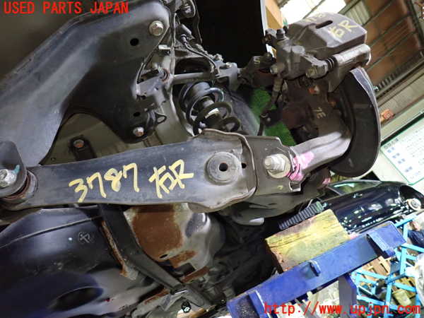 1UPJ-9237874300]ストリーム(RN8)右リアナックルハブ 中古_4