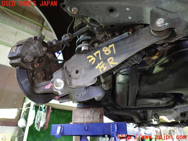 1UPJ-9237874305]ストリーム(RN8)左リアナックルハブ 中古_4