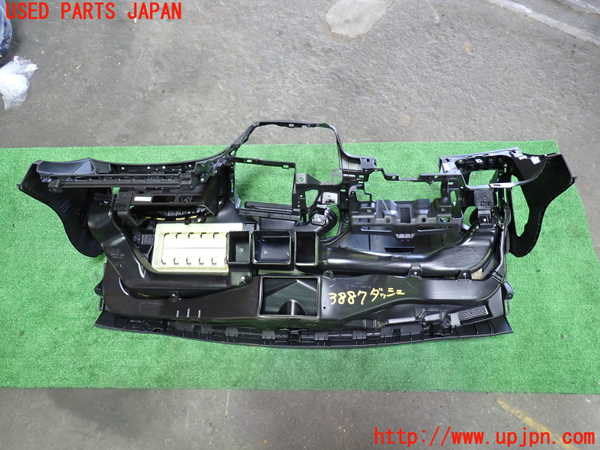 1UPJ-9237877505]ストリーム(RN8)ダッシュボード 中古_4