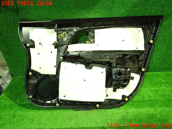 1UPJ-9237871264]ストリーム(RN8)左前ドア内張り 中古_4