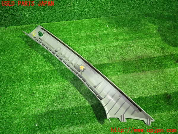 1UPJ-9237877655]ストリーム(RN8)右フロントピラートリム 中古_2