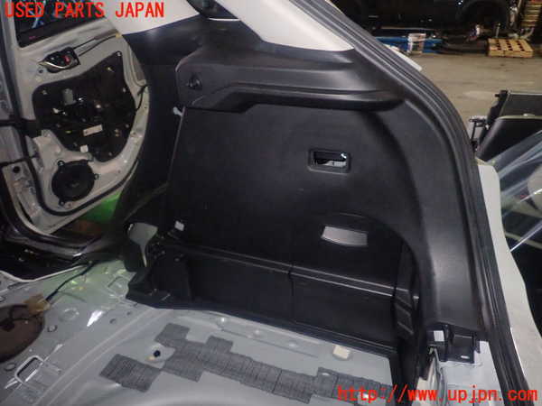 1UPJ-9237897675]CX-3(DK5AW)右リアピラートリム 中古_3