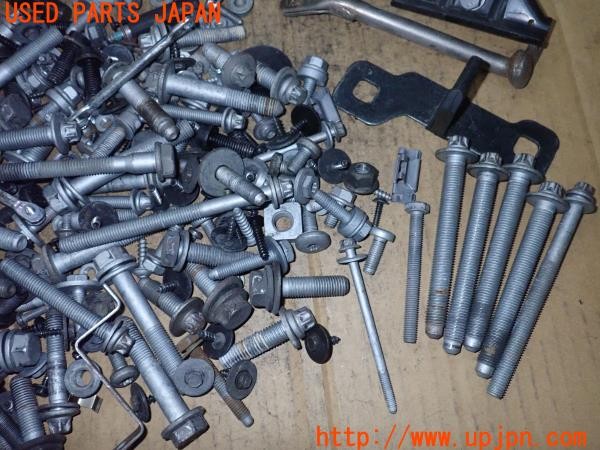 3UPJ=9237910720]BMW ミニ(MINI)クーパーD(XN15M F56)ネジ・ナット・ステー類 セット ジャンク_4
