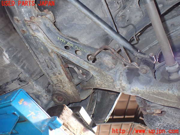 1UPJ-9237924300]サバンナ RX-7 カブリオレ(FC3C)右リアナックルハブ 中古_3