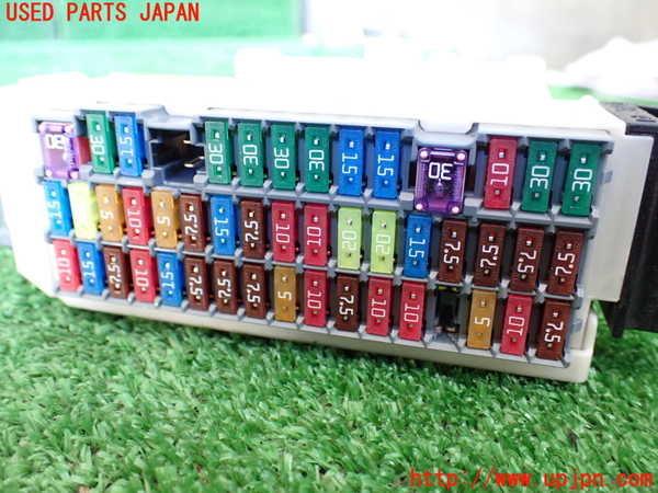 1UPJ-9237936742]レクサス・IS300h(AVE30)ヒューズボックス2  (室内 助手席側)　中古_2