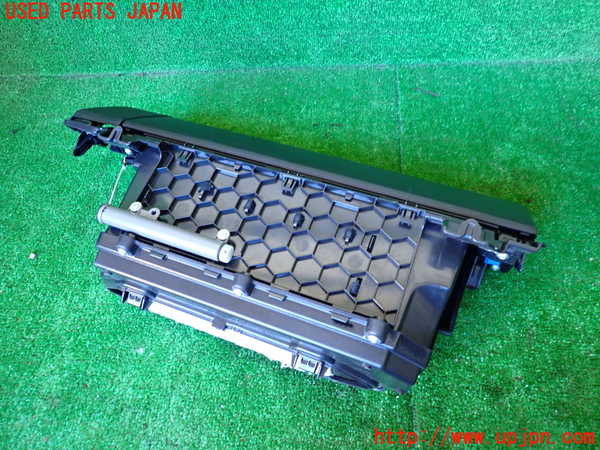 1UPJ-9237937516]レクサス・IS300h(AVE30)グローブボックス1 中古_3