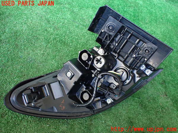 1UPJ-9237961530]ZR-V e：HEV(RZ6)右テールランプ 中古_2