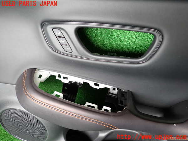 1UPJ-9237961234]ZR-V e：HEV(RZ6)右前ドア内張り 中古_2
