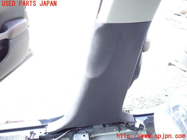 1UPJ-9237967665]ZR-V e：HEV(RZ6)右センターピラートリム 中古_3