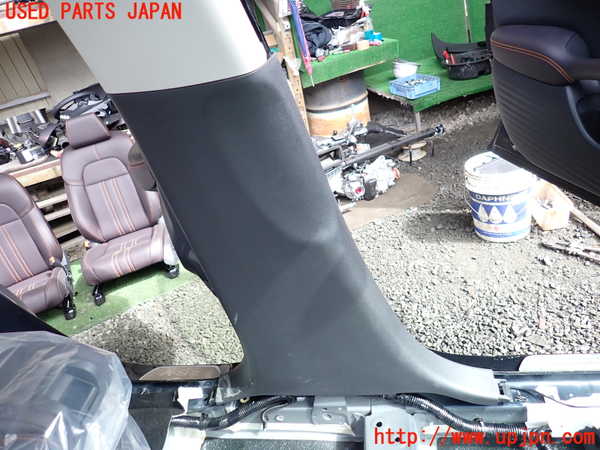 1UPJ-9237967670]ZR-V e：HEV(RZ6)左センターピラートリム 中古_3