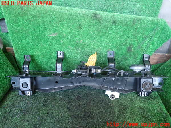 1UPJ-9237971040]セレナ(NC28 C28系)アッパーコアサポート 中古_4