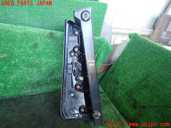 1UPJ-9237971530]セレナ(NC28 C28系)右テールランプ 中古_2